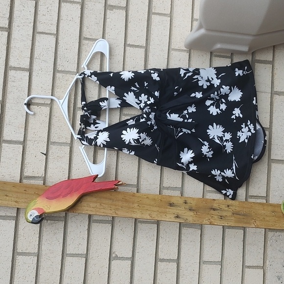 Swimsuit Top** - Picture 5 of 10